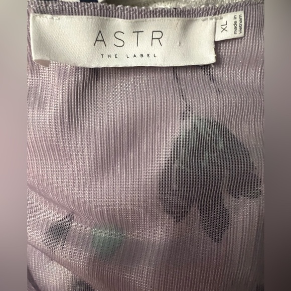Astr The Label Cropped Floral Top - Picture 4 of 6